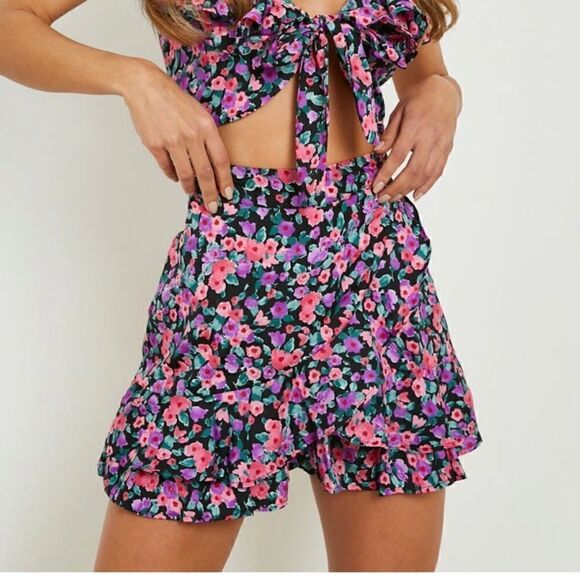 Boohoo 2-piece Floral High Waist Ruffle Shorts & Tie Crop Flutter Sleeve Top - Picture 16 of 16